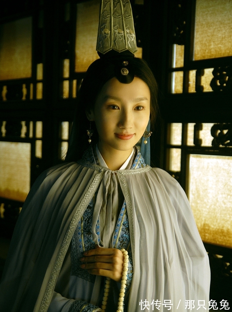 李香玉@林黛玉死后留下半本诗集,妙玉见后大吃一惊,知道好日子到头了