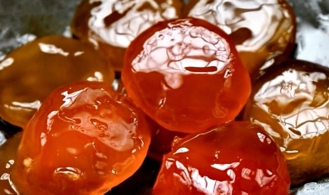 面粉|想吃咸蛋黄不要出去买，教你在家做，香到流油，2天就腌好