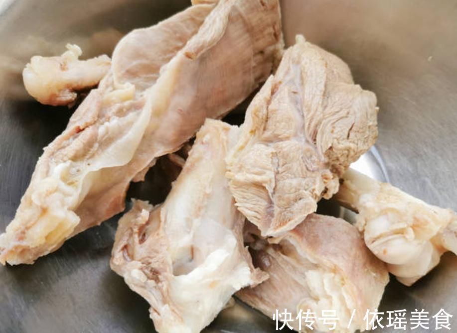 炖羊肉时，放香料不对，大厨：只加这2样，羊肉鲜香美味还没膻味