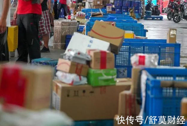 快递公司|没人“送货上门”了,派费却涨了?快递员抱怨不赚钱,钱去哪了