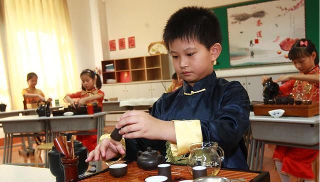 哪吒|7岁男孩COS“哪吒”走红,动作惟妙惟肖,网友:真人版魔童降世了