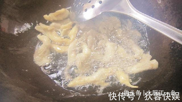 正确做法|椒盐蘑菇要不要焯水，很多人做错了，难怪不酥脆，教你正确做法