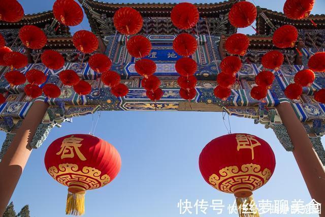 月嫂|老人家帮忙带孩子,过年应不应该给他钱?来听听这些老人说的回答