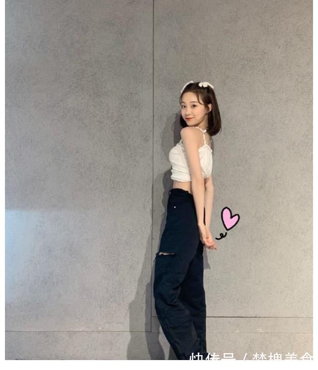 李子璇|95后李子璇也對“兒童吊帶”下手，雙馬尾發(fā)型，說是05后都有人信