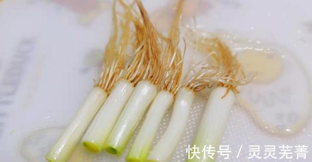 小编建议|冬季,梨和它是绝配,每天坚持喝一次,喉咙舒服不咳嗽,别不懂喝!