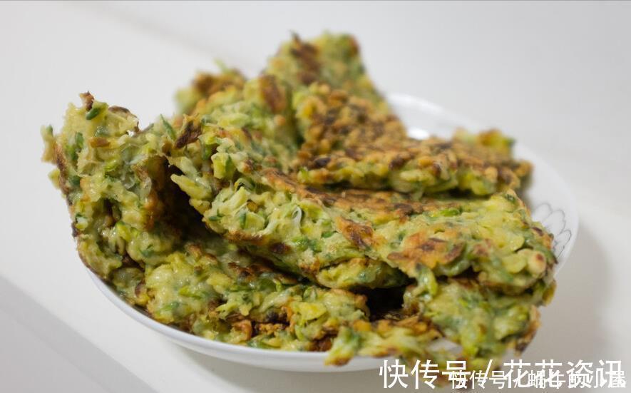 鲜槐花|又到了吃槐花的季节，教你2个保存技巧，一年四季都能吃到鲜槐花