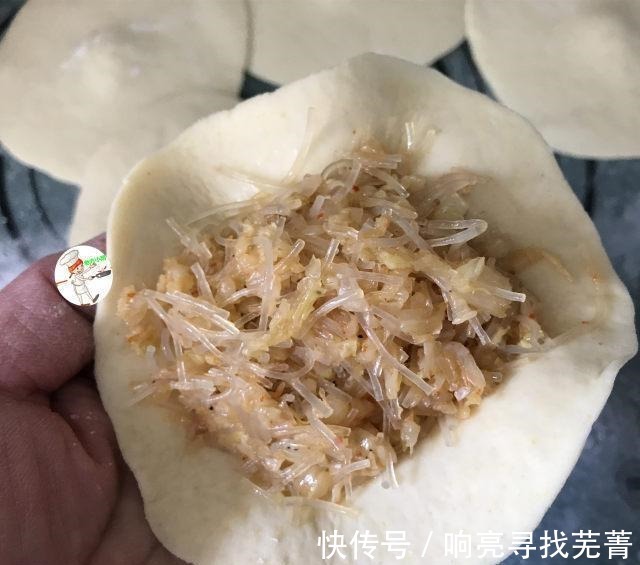 香辣白菜粉丝包子!