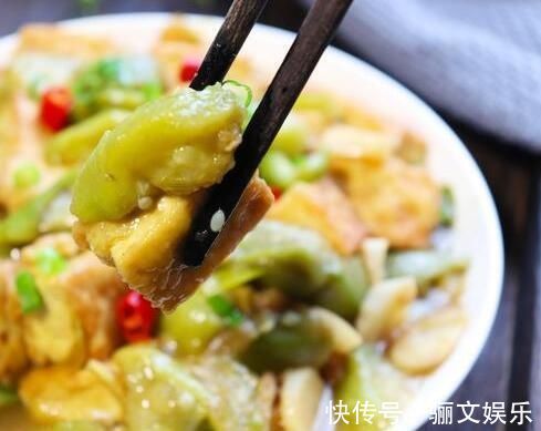 五香粉|豆腐如此做太好吃了，不炒不油炸，加3根丝瓜，出锅比红烧还香