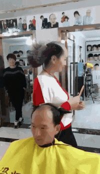 |搞笑GIF趣图：这么漂亮的老师给我加油打气，上课都认真了