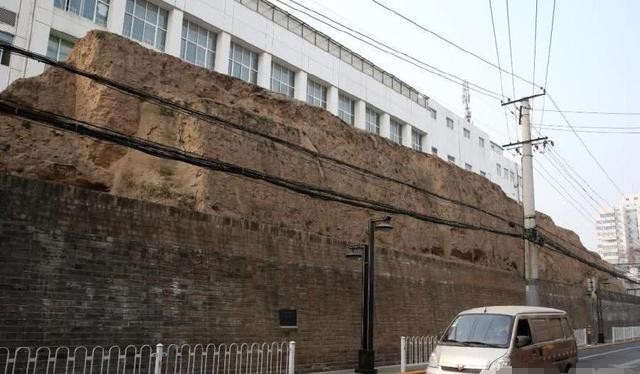 不行|西安闹市中心的土墙头,为何多年来无人敢拆?专家:这可不行