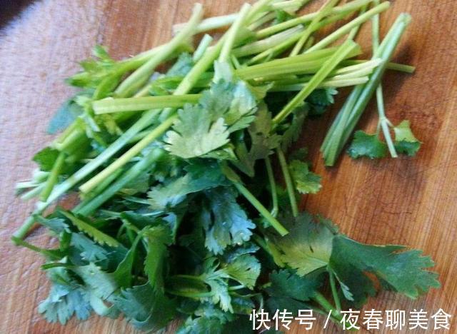 保存香菜有妙招,这3个方法久放不坏,香菜一年买两次就够了