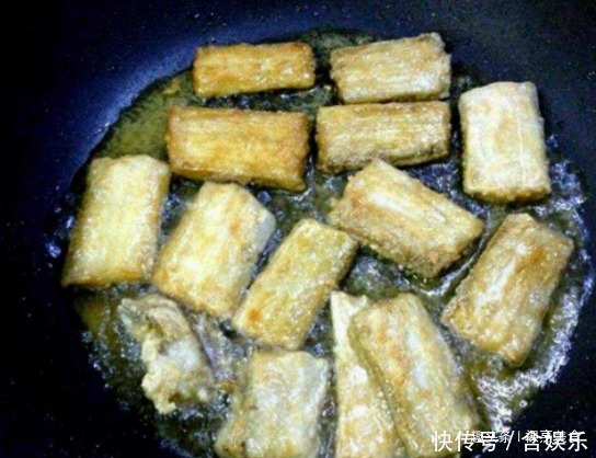 炸带鱼时别只会裹淀粉,学会大厨的做法,带鱼鲜嫩入味还不粘锅