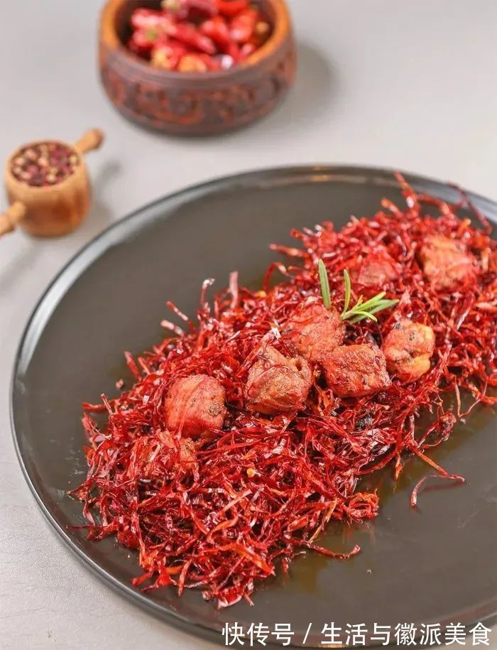 牛肉的别样吃法，川椒雪花牛肉粒、黑椒菌菇牛肉粒、橙皮牛肉粒