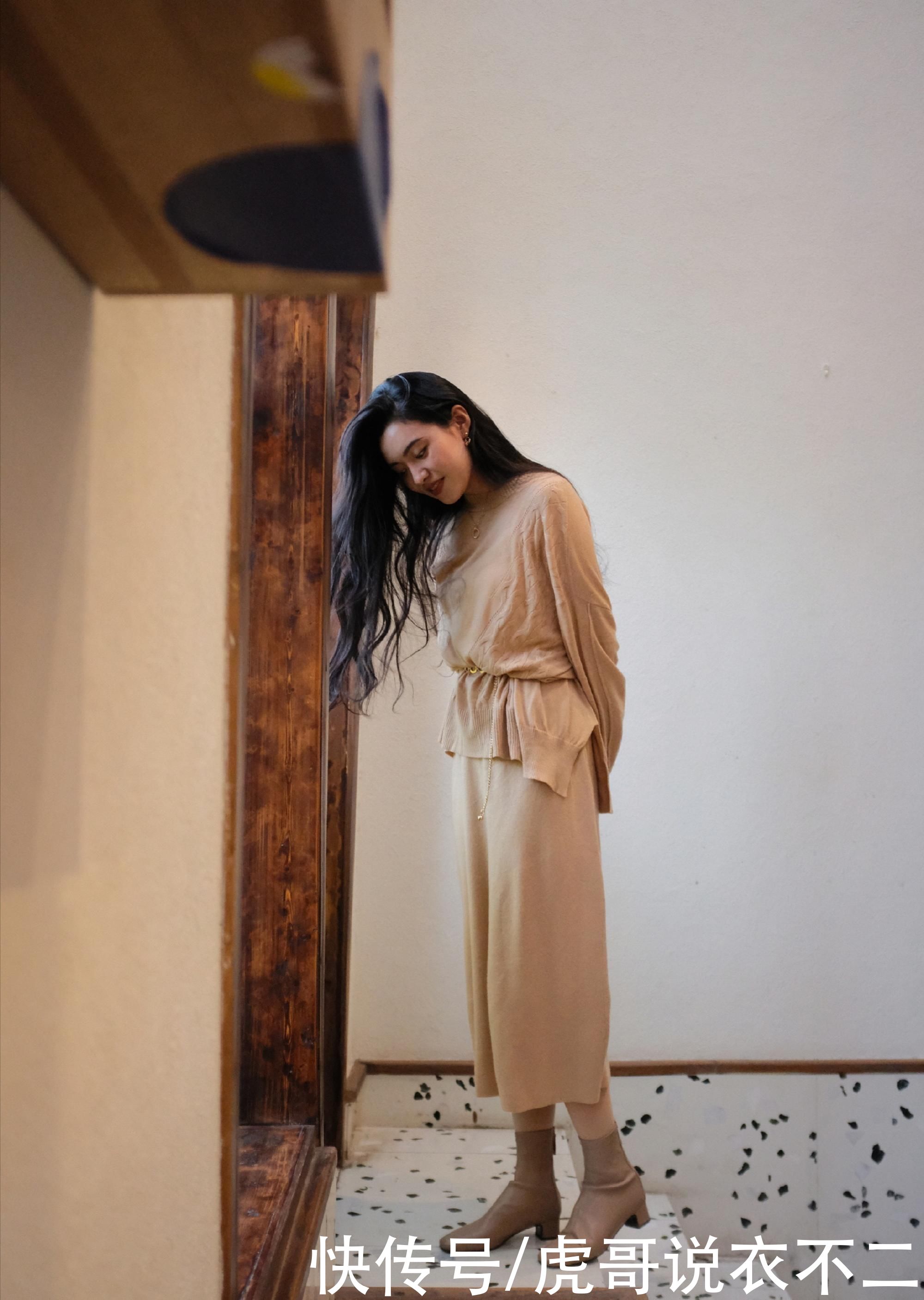 40岁女人穿对衣服“隐藏”年龄,优雅大气的穿搭,直接照着穿