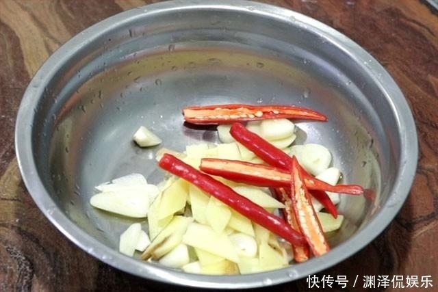 正确|炒花菜有人焯水,有人过油,有人直接炒,这才是最正确的家常做法