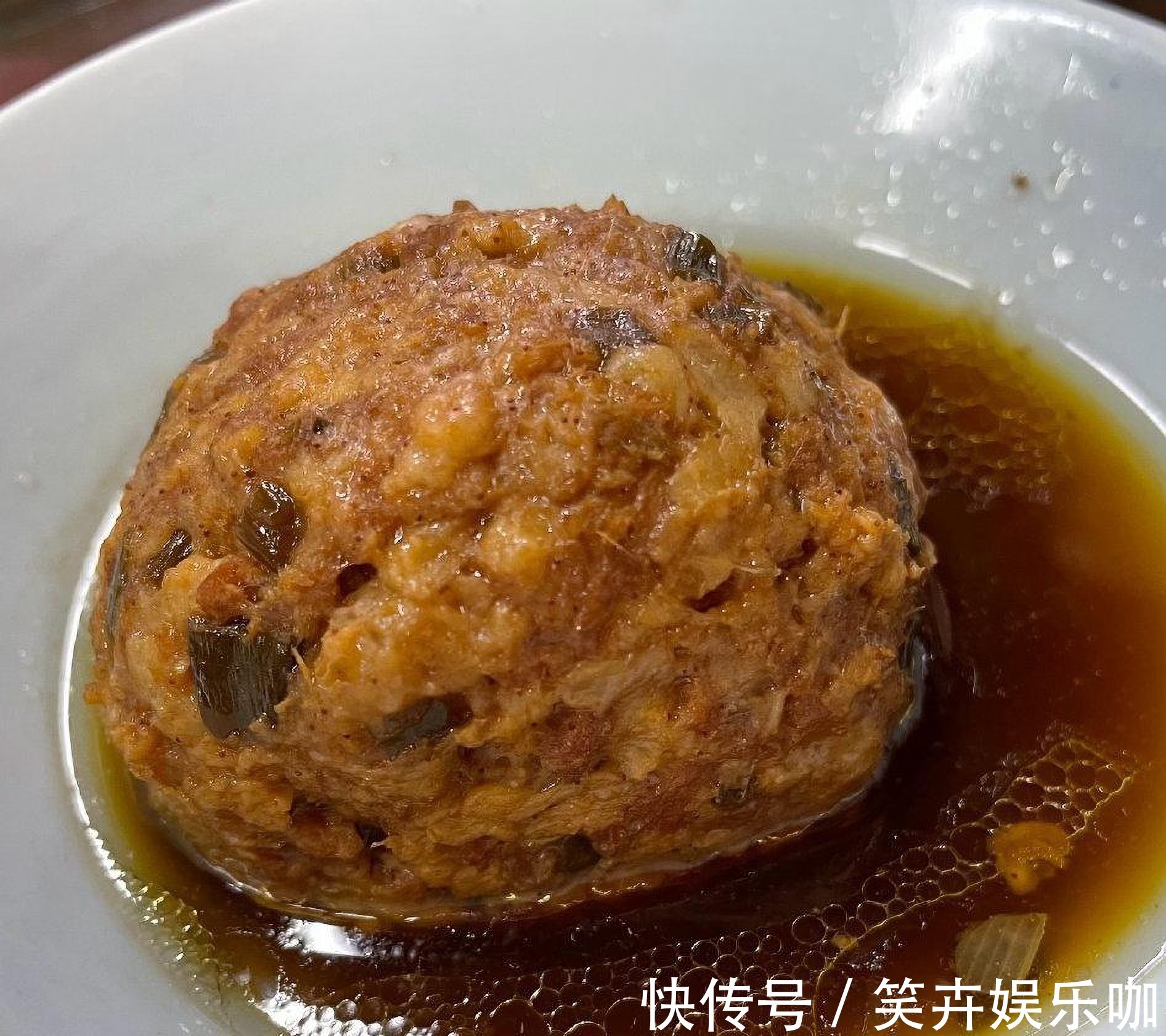 做法|淮扬名菜狮子头,做法虽然简单,吃起来却是让人回味无穷