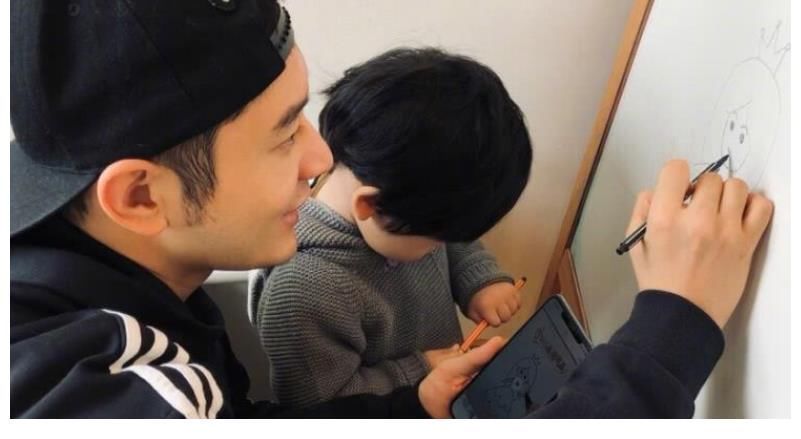 李菲儿|黄晓明深夜秀恩爱,罕见下厨为baby做红烧肉,一家三口用同款水杯