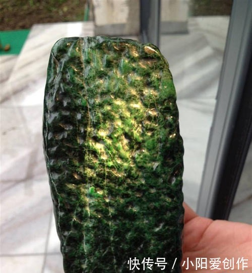 技术活|翡翠看“藓”是个技术活,“绿随黑走”是真的吗