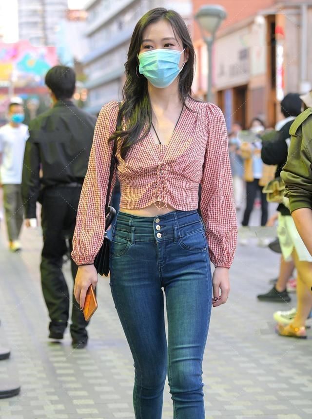 设计风格独特的瑜伽裤，让体型偏瘦的你圆润一些，微胖穿也很美