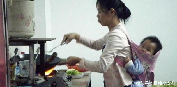 表情|娃睡着,妈妈“抢时间”洗衣服,转头看到娃的表情,瞬间泪目