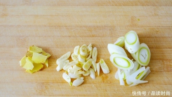 程序|土豆茄子辣椒炸着吃,手把手教你做--地三鲜!其中一道程序不可少