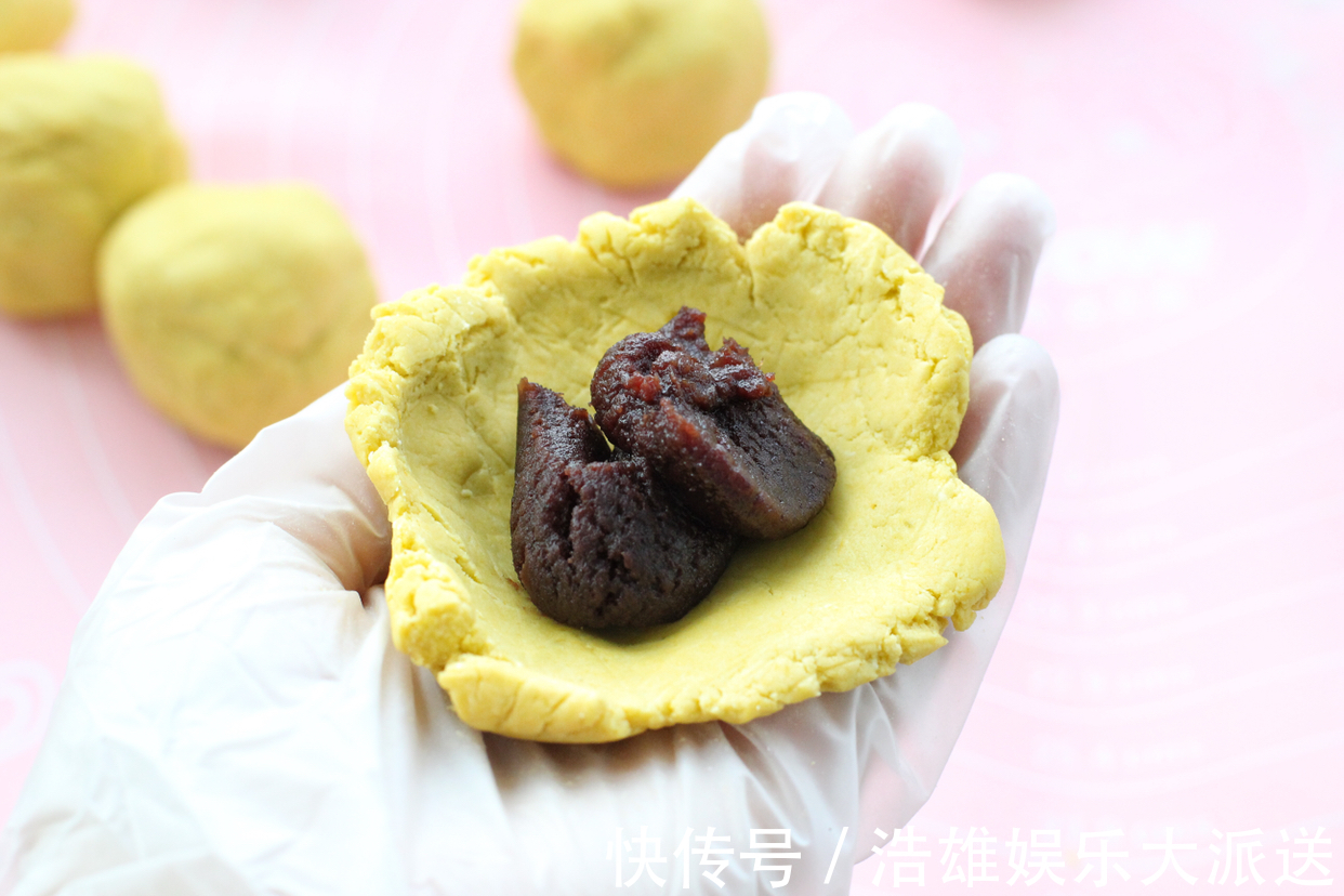 糯米粉|南瓜饼不用油炸,软糯香甜有营养,出锅孩子连吃仨,咬一口满嘴香