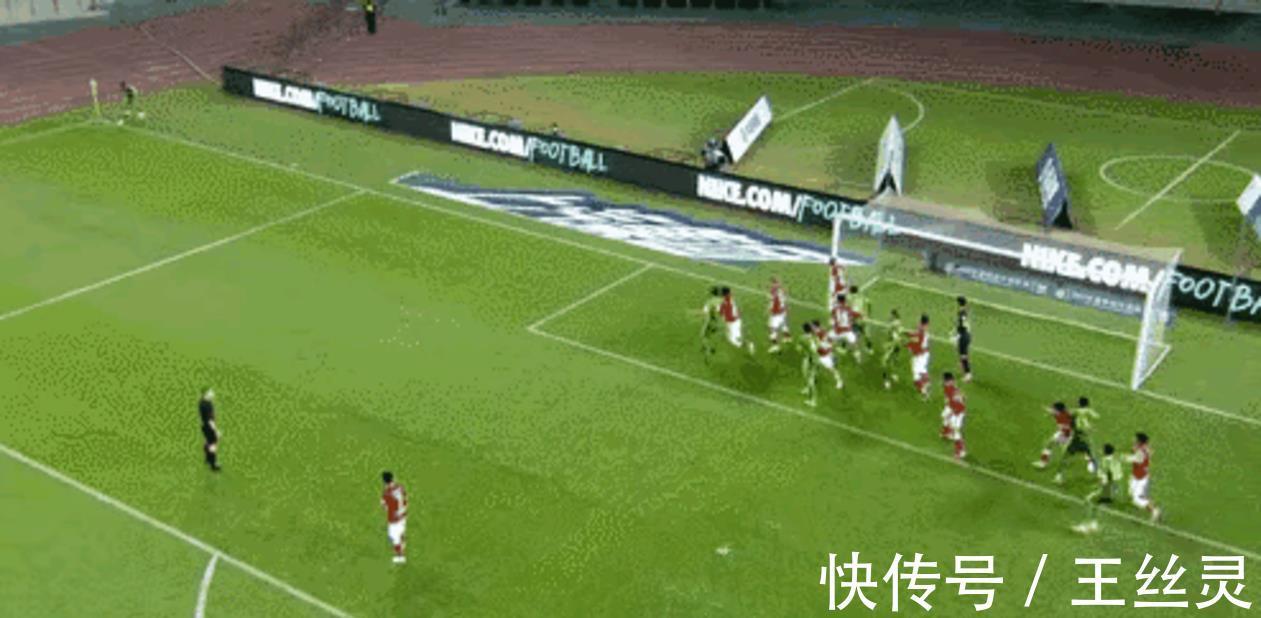 国足|中超联赛第一轮战罢,国足队员发挥差劲,李霄鹏看了不满意