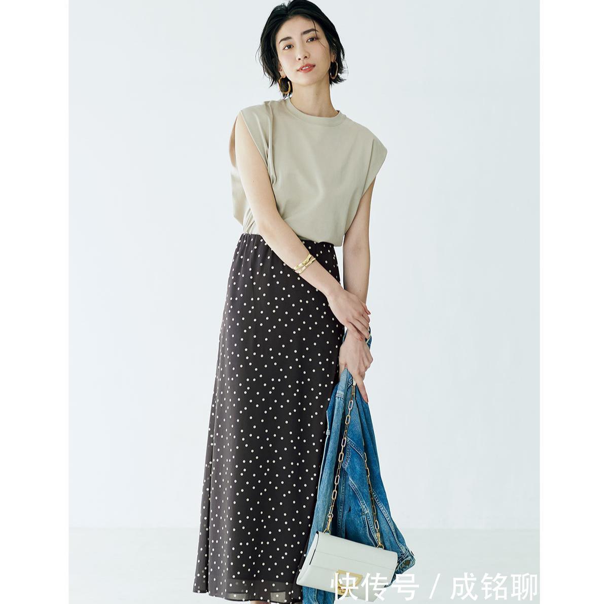 时尚|“无袖背心”才是今夏流行单品,简单随意又好搭配,清凉舒服时尚