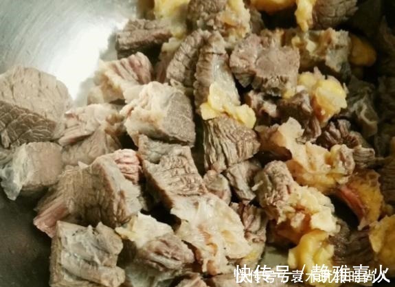 入味|炖牛肉，婆婆往锅里扔了几片这东西，牛肉软烂入味，省了一半时间
