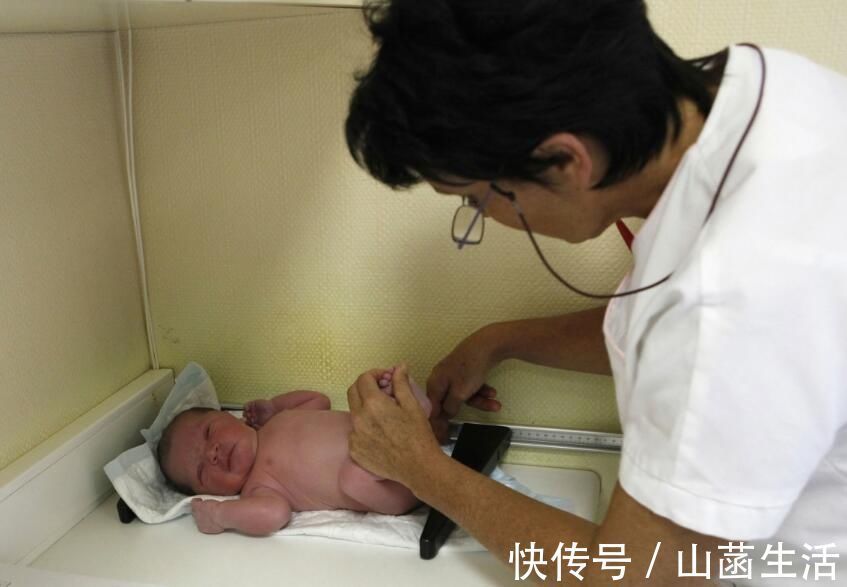 母乳喂养|一年长高25厘米！这个阶段是娃身高“猛涨期”，爸妈抓紧别错过