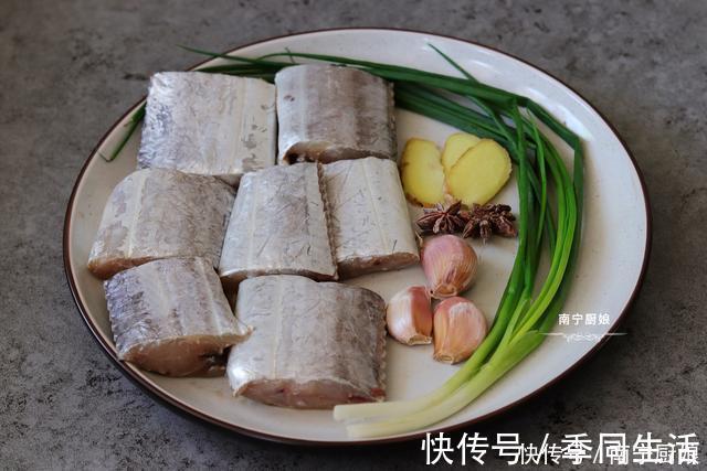 腥味|煎带鱼时,下锅前多做这一步很重要,煎出来不破皮,入味还没腥味