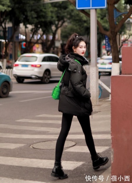 冬季|穿羽绒服总显胖?学会这个“上宽下紧”搭配法则,冬季最in的存在