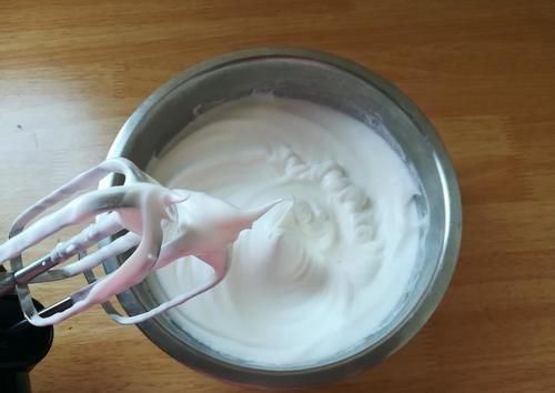 儿子请同学来做客，我用4个鸡蛋做10个小蛋糕，孩子们超爱吃