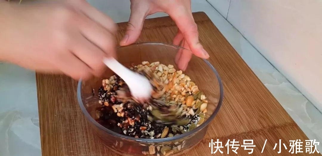 面粉|面粉还能这样做, 不用一滴水, 比面包火烧都好吃, 老婆3个不够吃