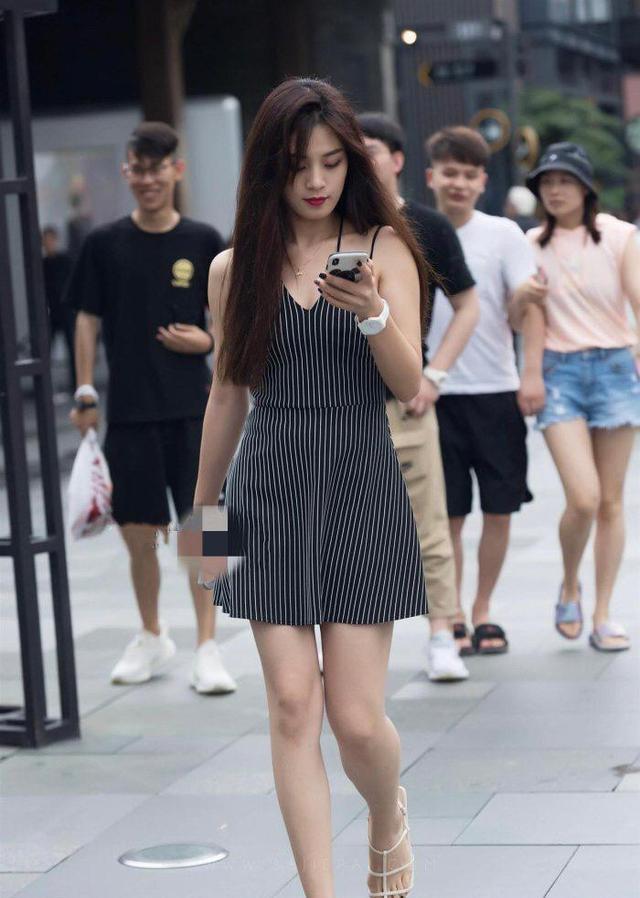 束腰|条纹束腰连衣裙搭配高跟凉鞋,青春靓丽,甜美可爱
