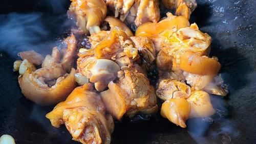 猪脚这样做太绝了！又香又软糯，超级下饭！