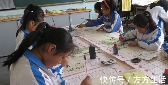 井柏然!神奇的“欧阳娜娜字体”火了,每个字都不好看,组合起来却萌萌的