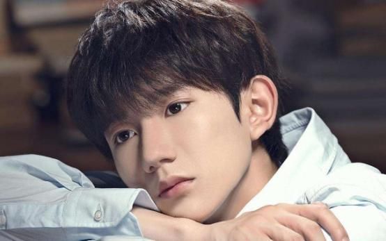 牧尘 王源的唱腔很纯正,每一次现场很稳,声音干净治愈安静