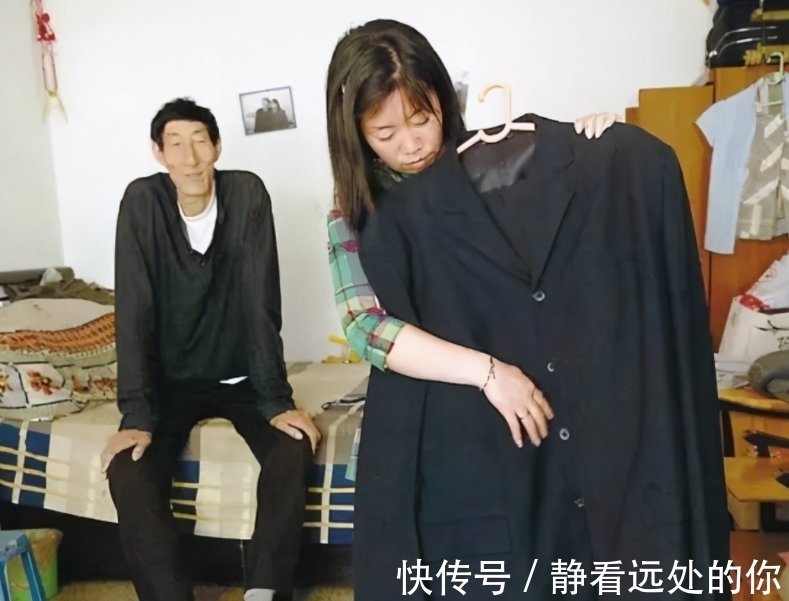 夏淑娟|身高2米36的巨人鲍喜顺,12年前不听医生劝阻生下儿子,赌对了吗