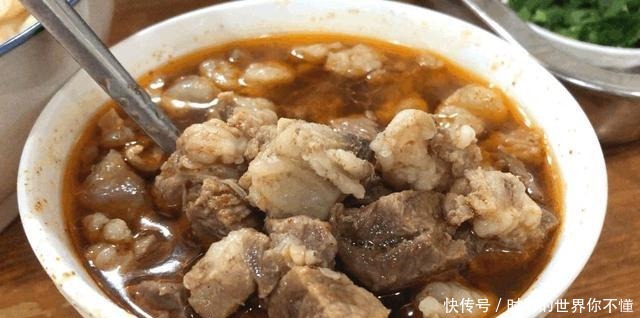 24年街边小店，一碗面70元，还没到饭点就座无虚席……！