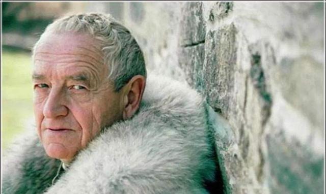 静物前的姑娘#画家偷偷给邻居画人体,15年画250幅,不料画作登报后被发现