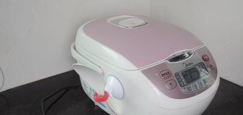 电饭煲|吸盘挂钩上粘个瓶盖真厉害, 一年能省下不少钱, 早点知道就好了