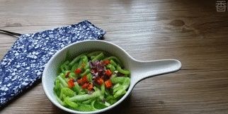 绿豆|小暑过后该吃它了!维C含量是绿豆的3倍,10秒做出一盘减脂菜