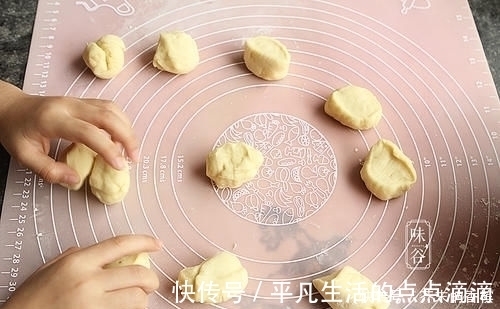 芝麻|这早餐我家隔三差五就吃,不用烤箱,不用1滴水,比包子馒头好吃