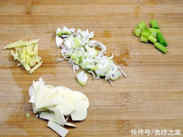 土豆这样做比肉还香，开胃又下饭，味道好极了!