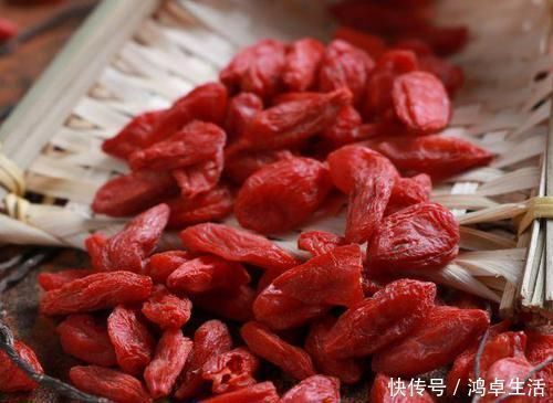 龙眼|枸杞和'它'是绝配,若能连喝三天,肾补满了,肝也能更干净