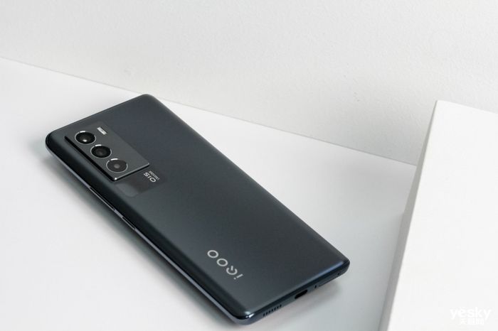 vivo|双倍进化带来双倍快乐，iQOO Neo5S的沉浸式体验