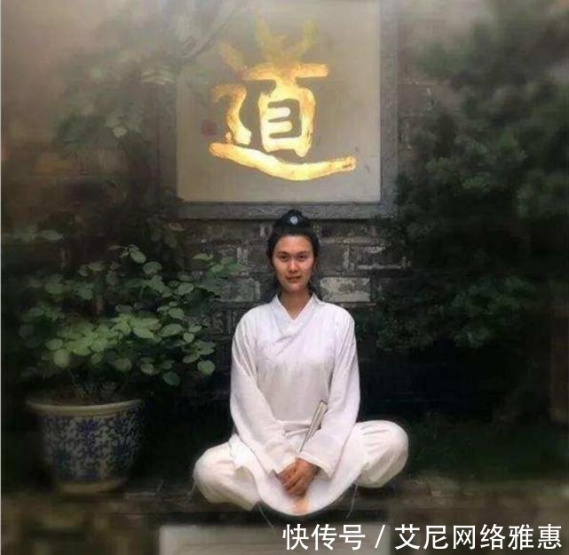 徐景韶|23岁女道士扬言9月9日羽化升仙,引十万人围观,结果成功了吗