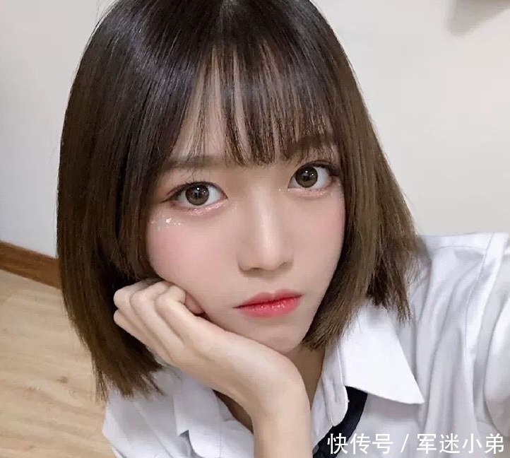 有的五个特征的女生不要轻易剪短发,长发让你女神范,美得出众