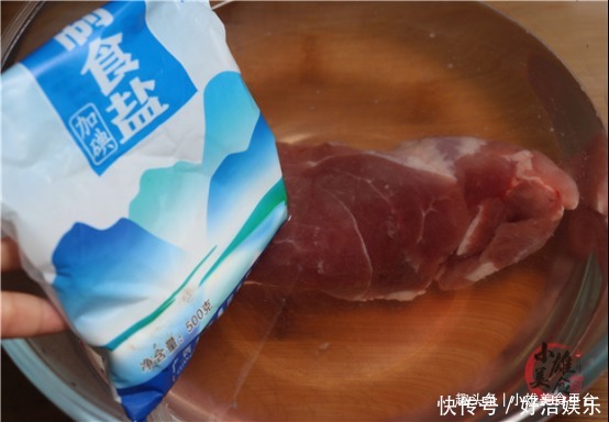 才知道,解冻肉不能先用水泡!教你饭店的诀窍,吃起来和鲜肉一样